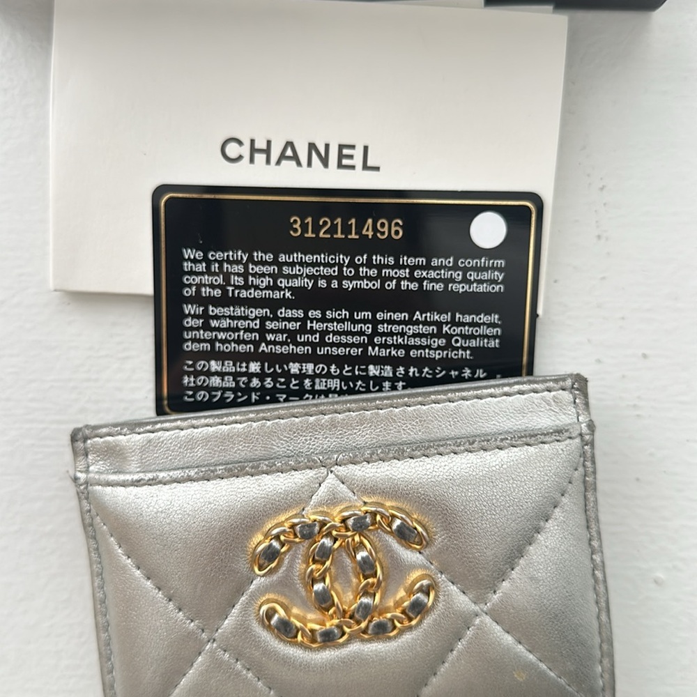 Silver Interlocking Chanel 19 Card Holder - Picture 7 of 9